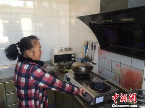 圖為居民用燃?xì)庠钭鲲??！±钔ヒ?攝
